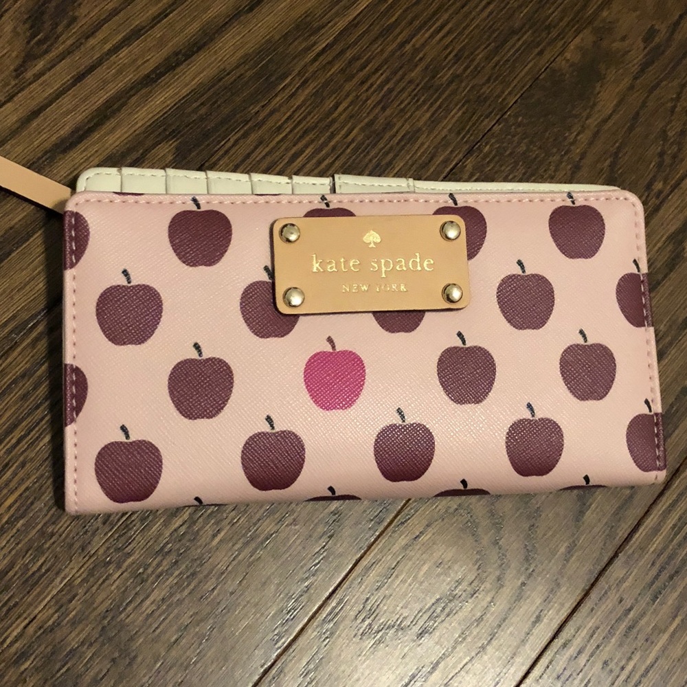 Kate Spade Apple Wallet